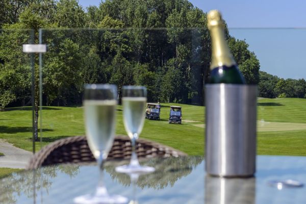 balcony prosecco golf